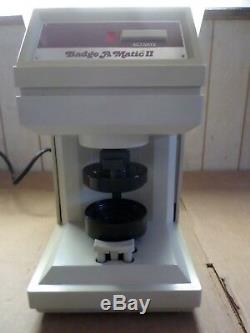 Badge A Matic II AUTOMATIC Electric 2.25 BUTTON MAKER Working